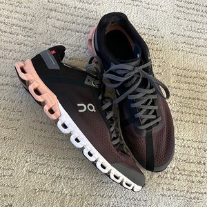 On Running On Cloud running shoes in great used condition size 8.5